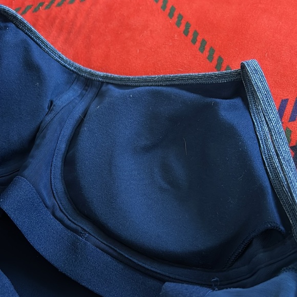 Under Armour workout tank built in bra, L, awesome condition - Picture 7 of 7